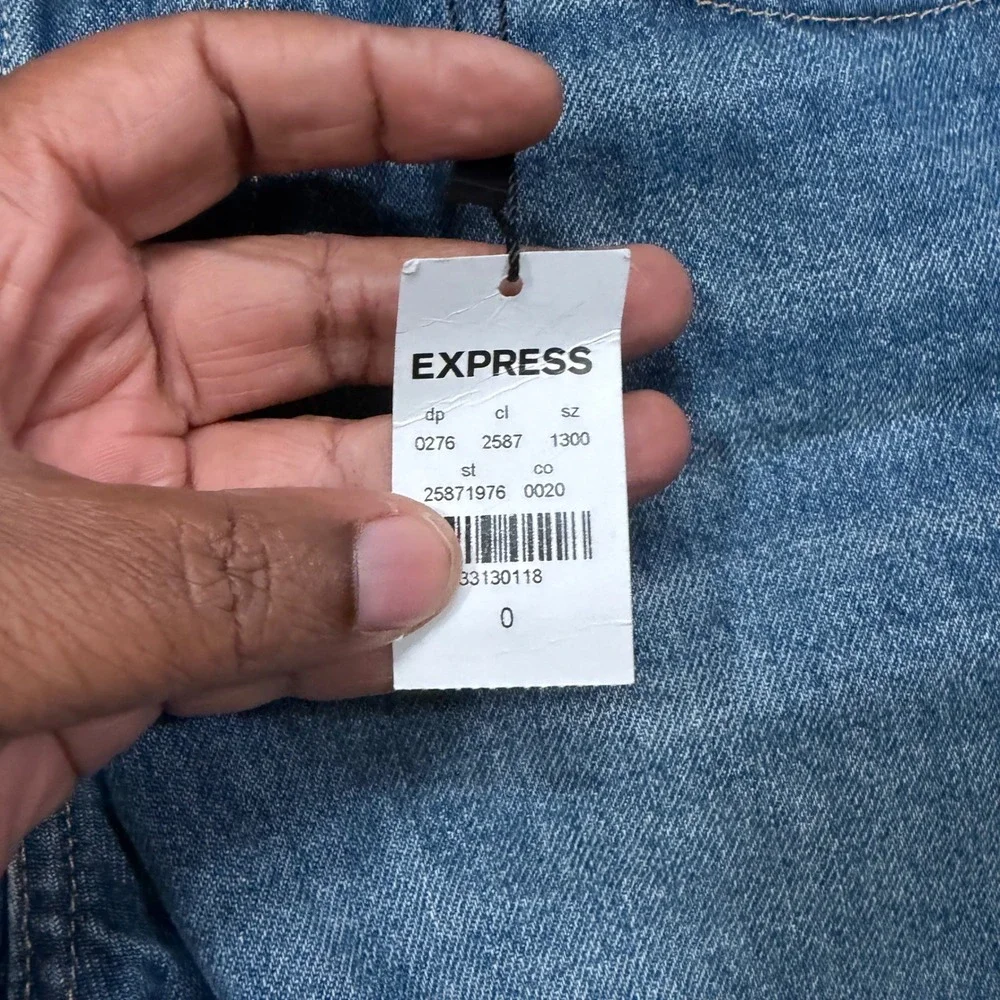 NEW Express Womens Boyfriend Midi Mid Rise Denim Shorts Frayed Hem Blue 0 ws